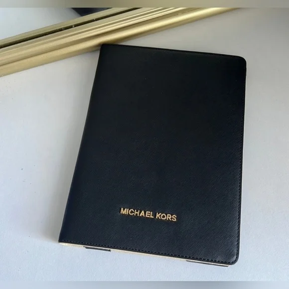 NWOT | Michael Kors | Leather Tablet Case | Black w/ Cream Interior & Gold Logo - Picture 2 of 8